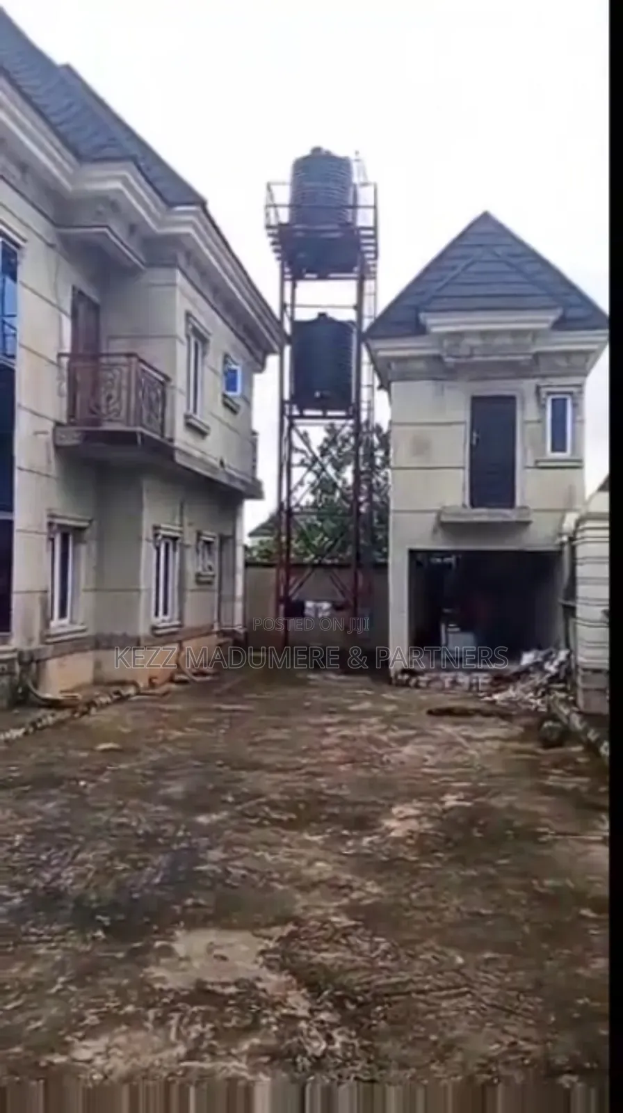 5bdrm Duplex in Proximity To Poly for sale