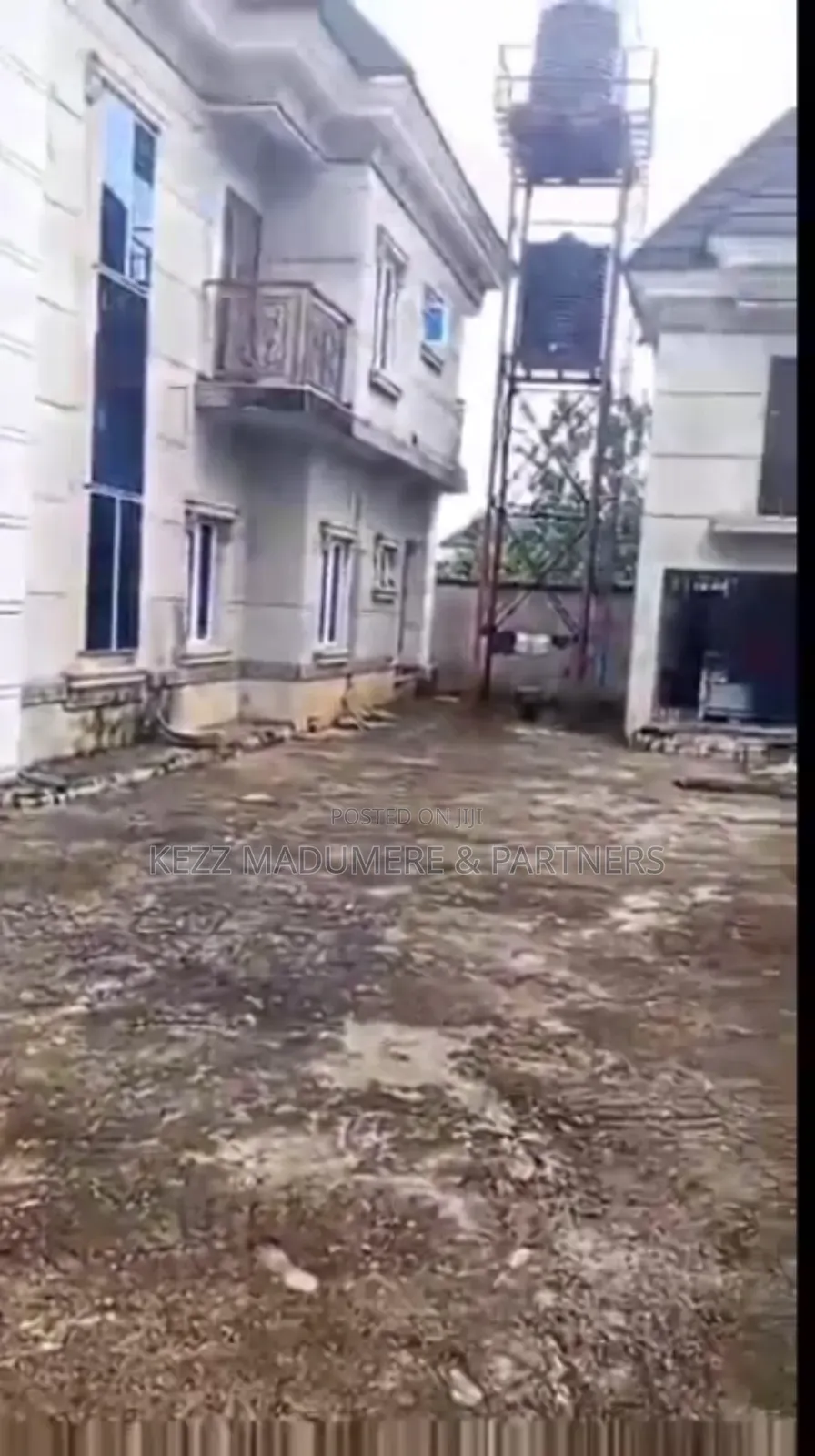 5bdrm Duplex in Proximity To Poly for sale