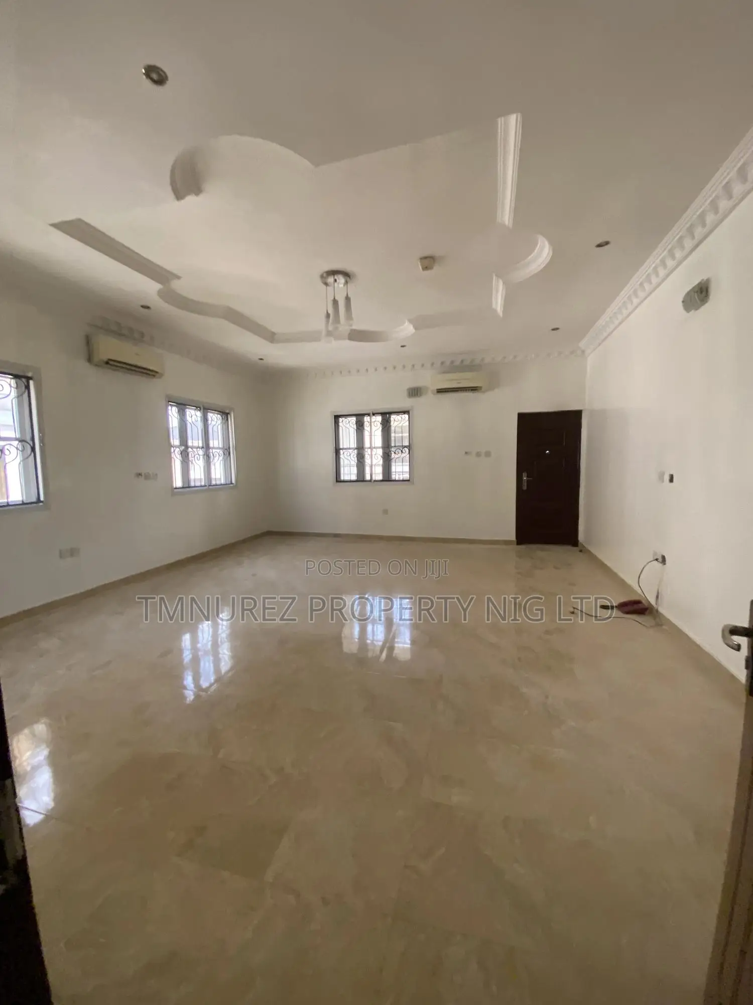 5bdrm Duplex in Chevron for rent