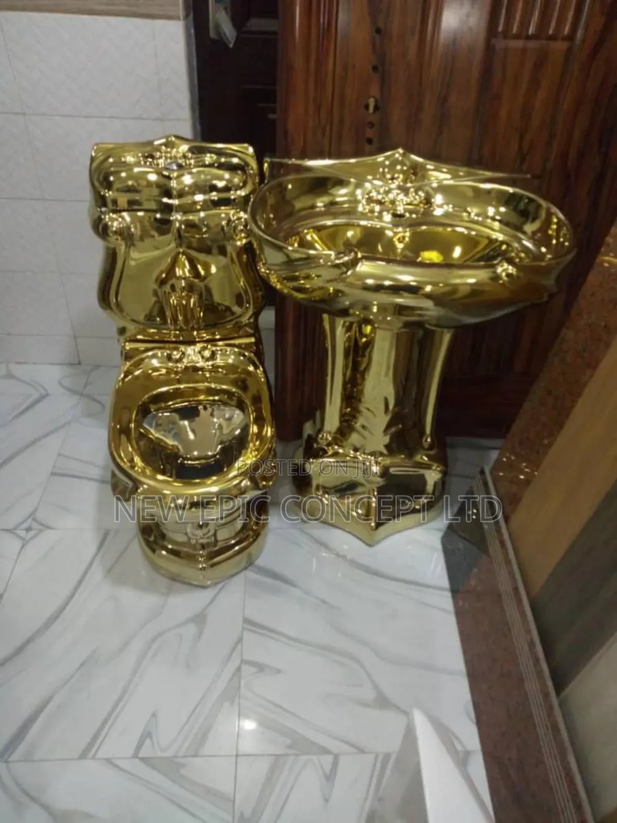 High Quality Executive Gold Master Toilet Seat With Wash Hand Basin