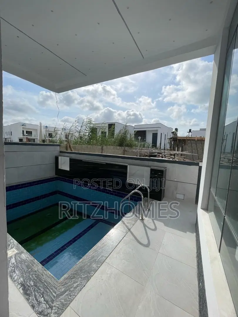 5bdrm Duplex in Off Lekki-Epe Expressway for sale
