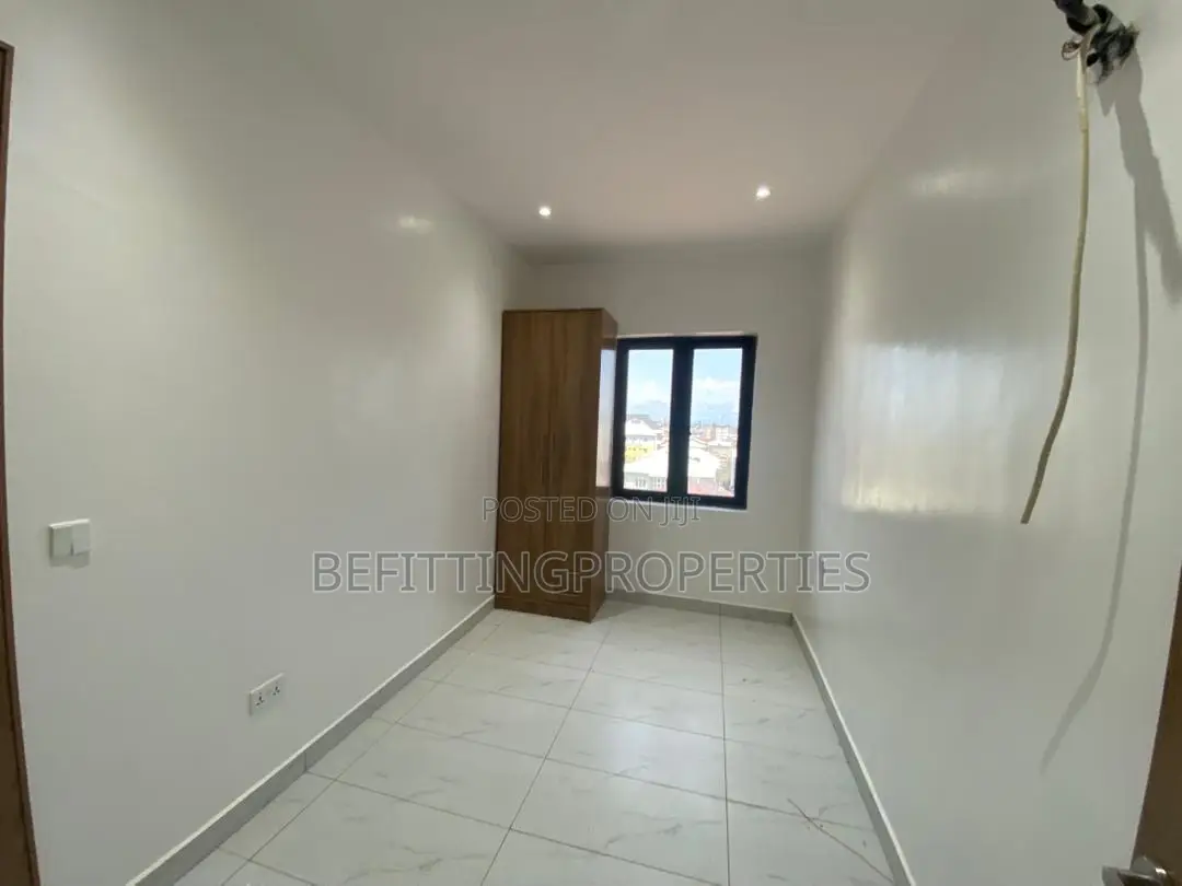 3bdrm Block of Flats in Yaba for sale