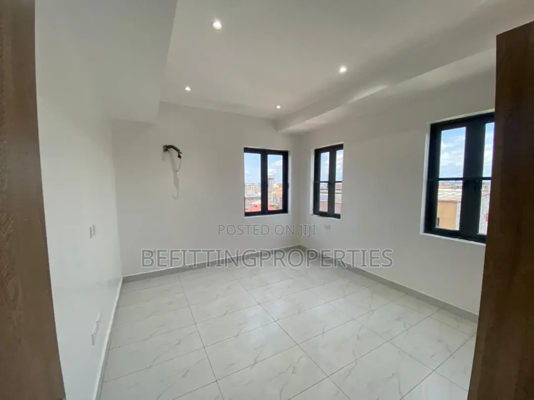 3bdrm Block of Flats in Yaba for sale