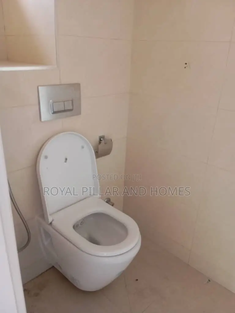 4bdrm Townhouse / Terrace in Utako for rent