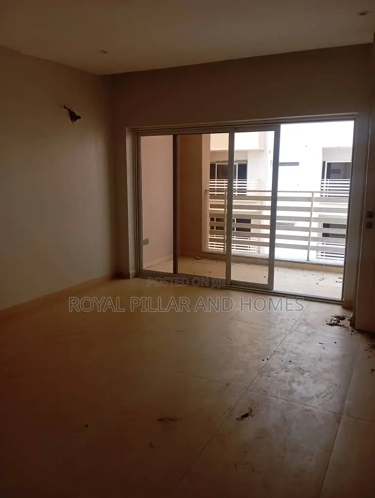 4bdrm Townhouse / Terrace in Utako for rent