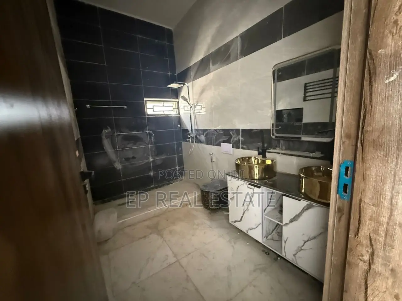 5bdrm Duplex in Asokoro for sale
