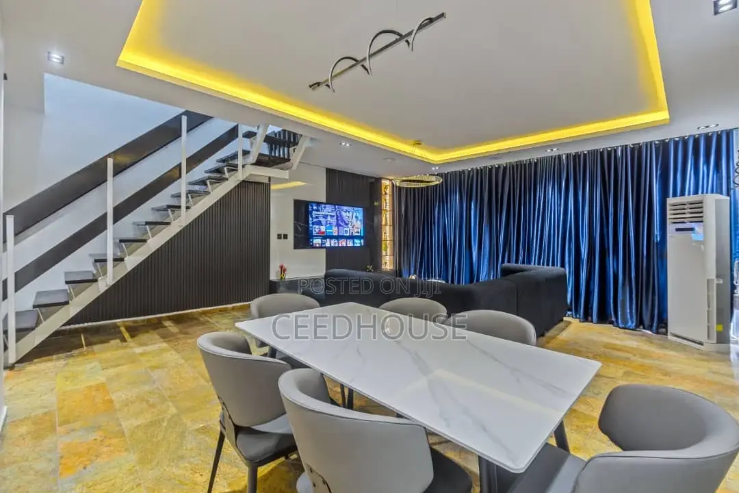 Luxurious 2/3 Bedrooms Duplex With With Sea / City View