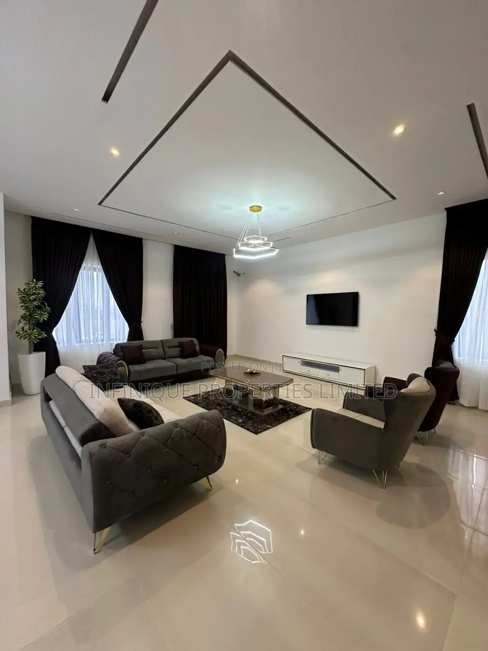 4bdrm House in Lekki Phase 1 for sale