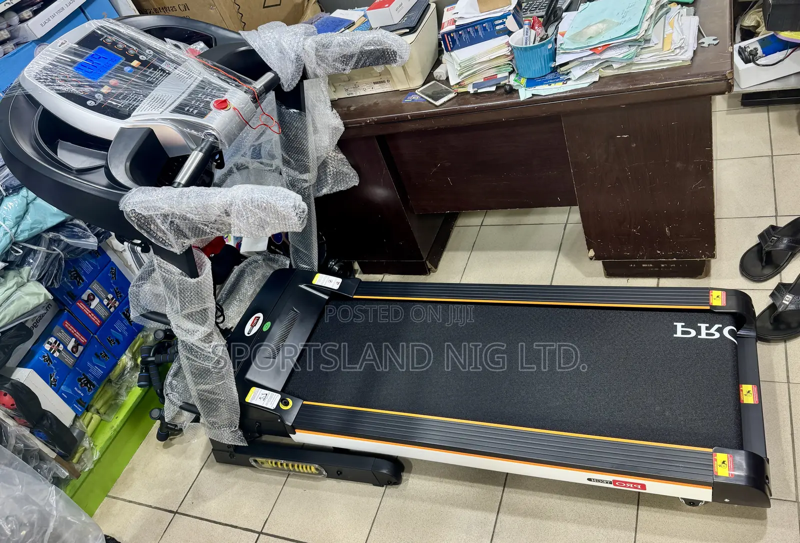 2.5hp Heavy Duty Treadmill With Bluetooth Max User Weigth 130kg