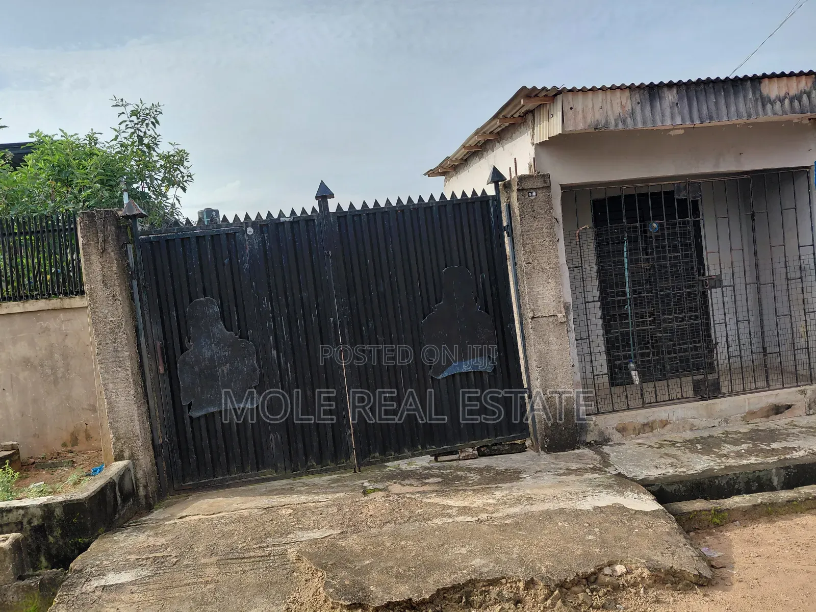 4 Acers B/4 Danco Satation Lagos Ibadan Expressway