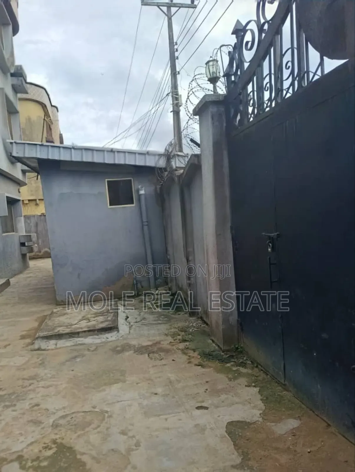 Furnished 3bdrm Block of Flats in Governor'S Road, Obafemi-Owode