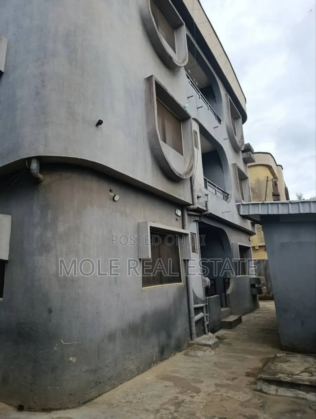 Furnished 3bdrm Block of Flats in Governor'S Road, Obafemi-Owode