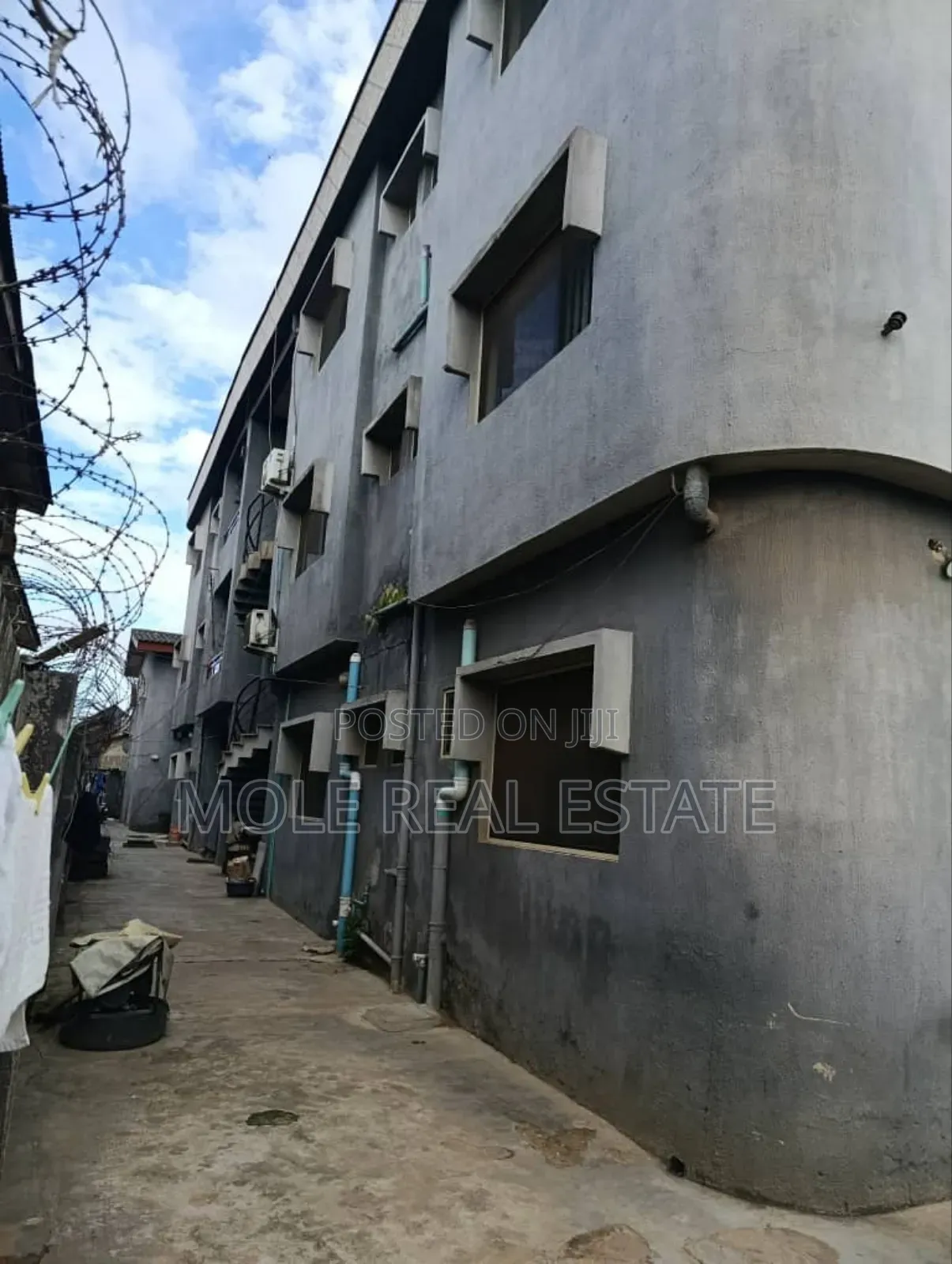 Furnished 3bdrm Block of Flats in Governor'S Road, Obafemi-Owode