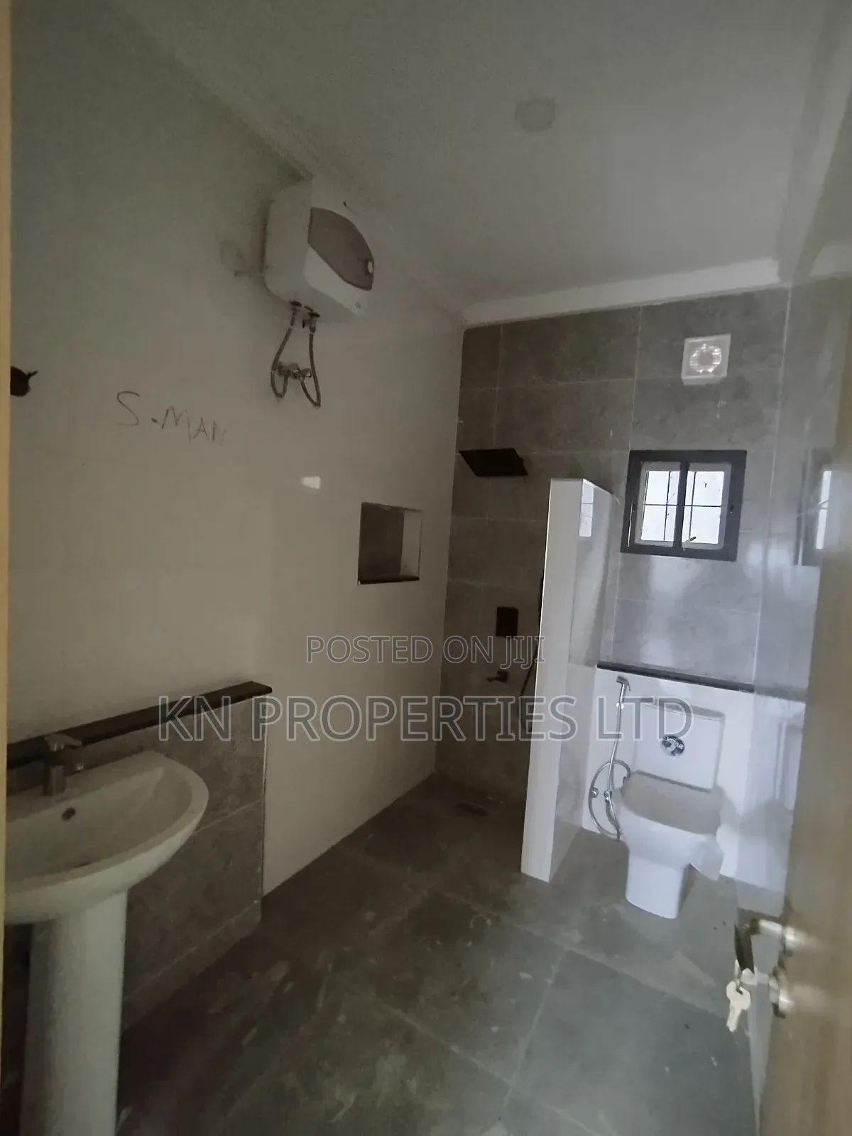 4bdrm Townhouse / Terrace in Gusape Main, Guzape District for rent