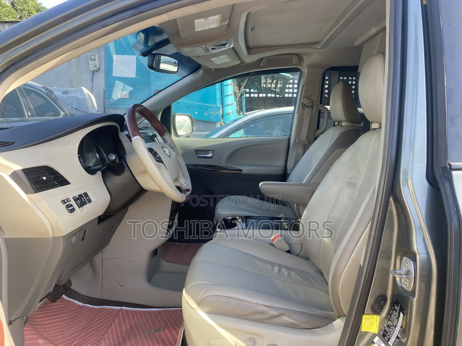 Toyota Sienna Limited Premium 7-Passenger 4dr Minivan (3.5L 6cyl 6A)