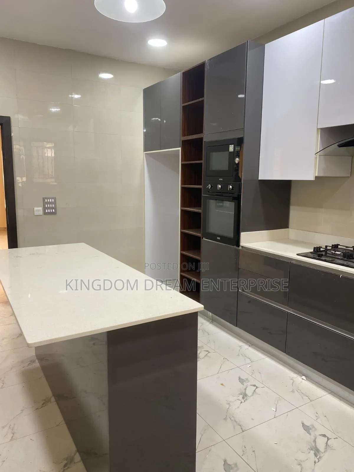 3bdrm Duplex in Bakare Estate Agungi for rent