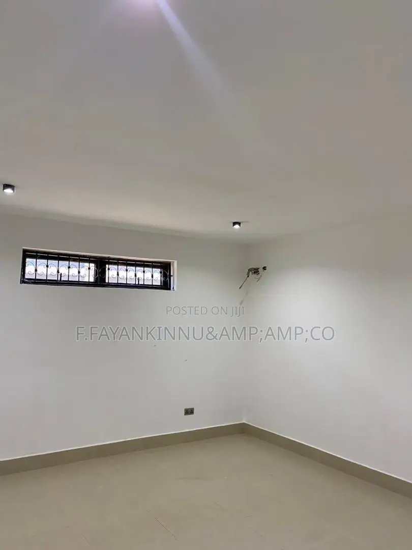 6bdrm Duplex in Guzape District for sale