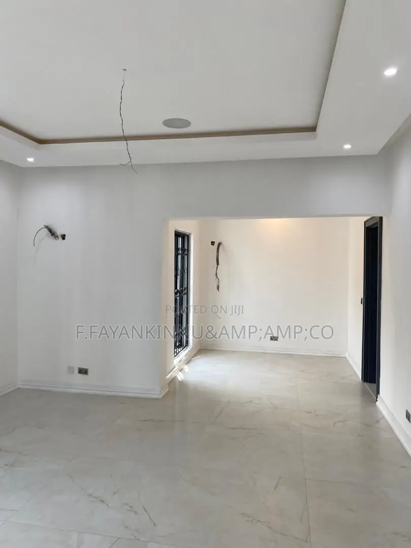 6bdrm Duplex in Guzape District for sale