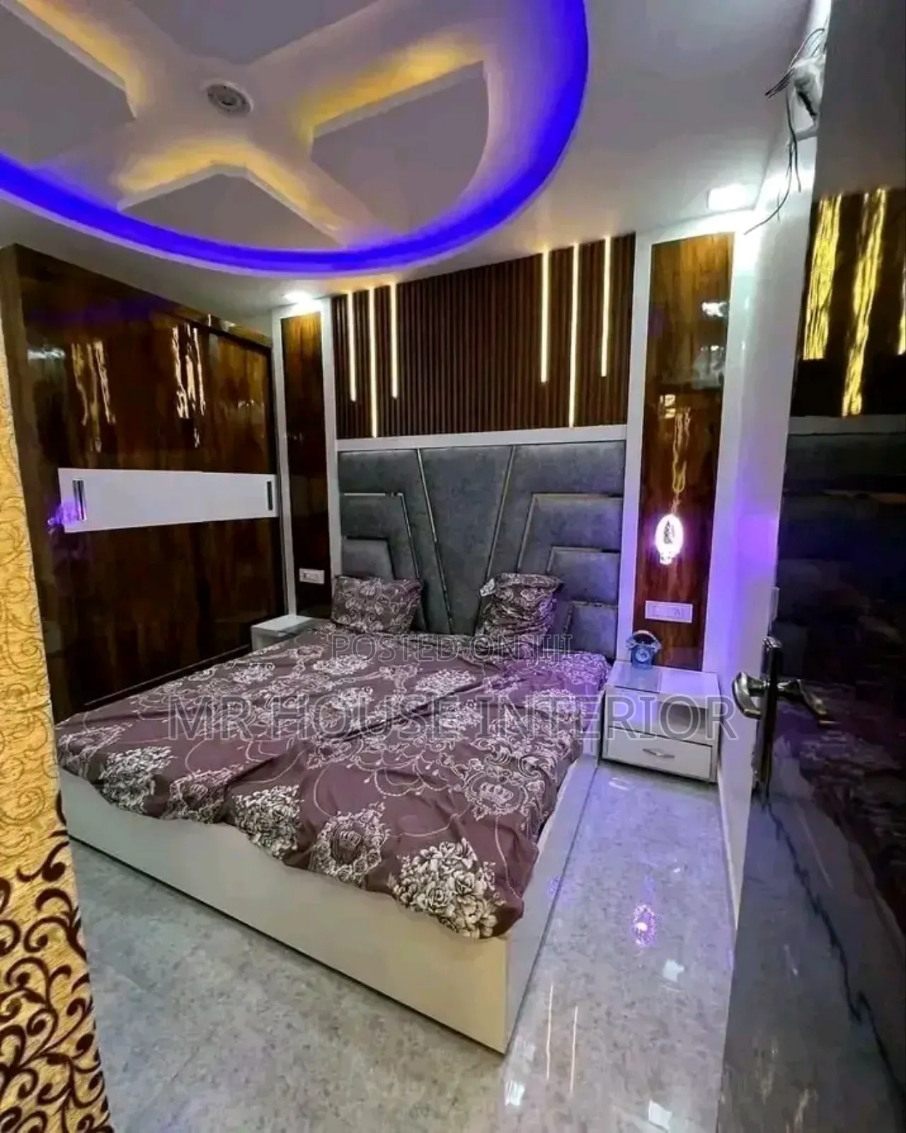 6x6 Full Padded Luxury Bed Stand