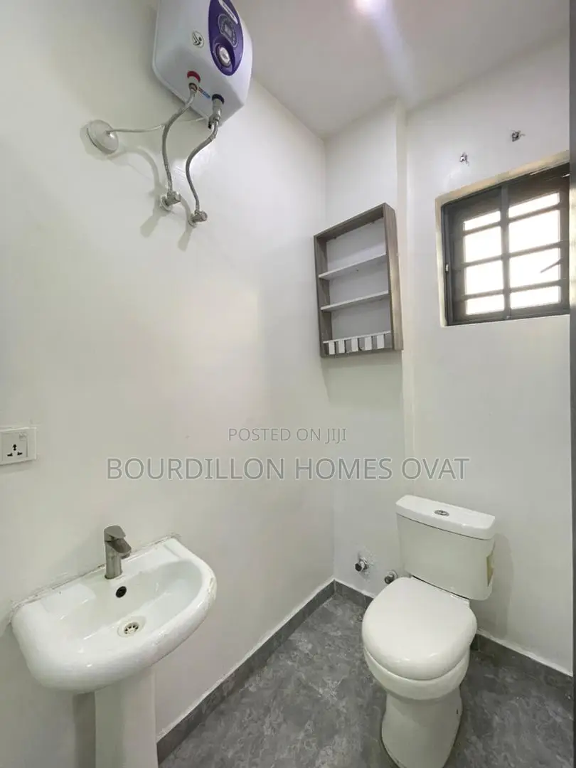 1bdrm Apartment in Lekki Phase 1 for sale