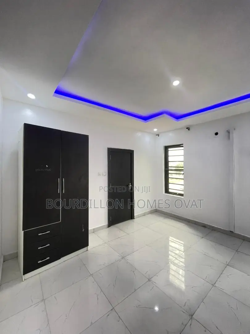 1bdrm Apartment in Lekki Phase 1 for sale