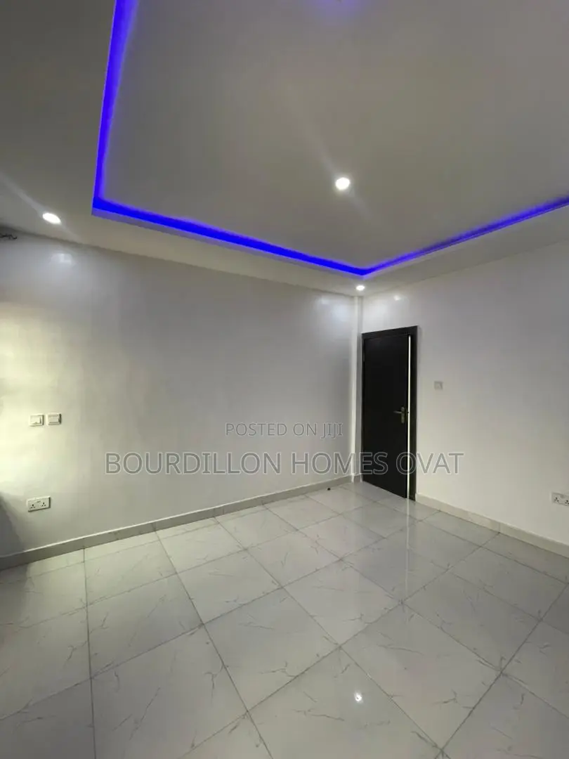 1bdrm Apartment in Lekki Phase 1 for sale