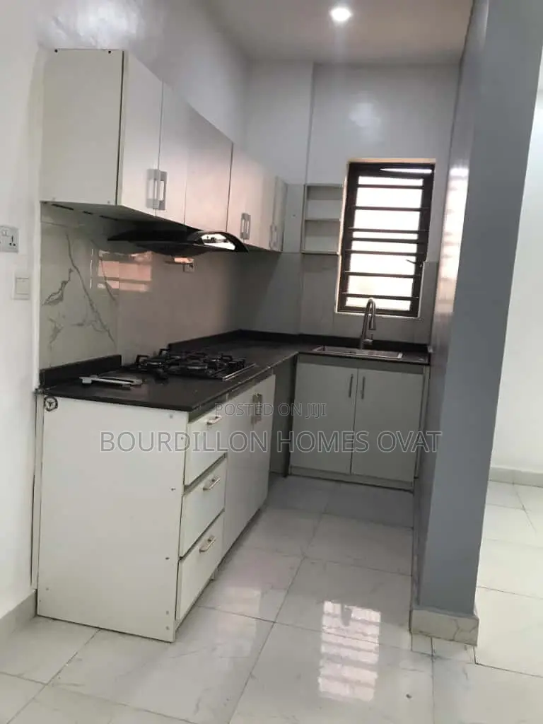 1bdrm Apartment in Lekki Phase 1 for sale