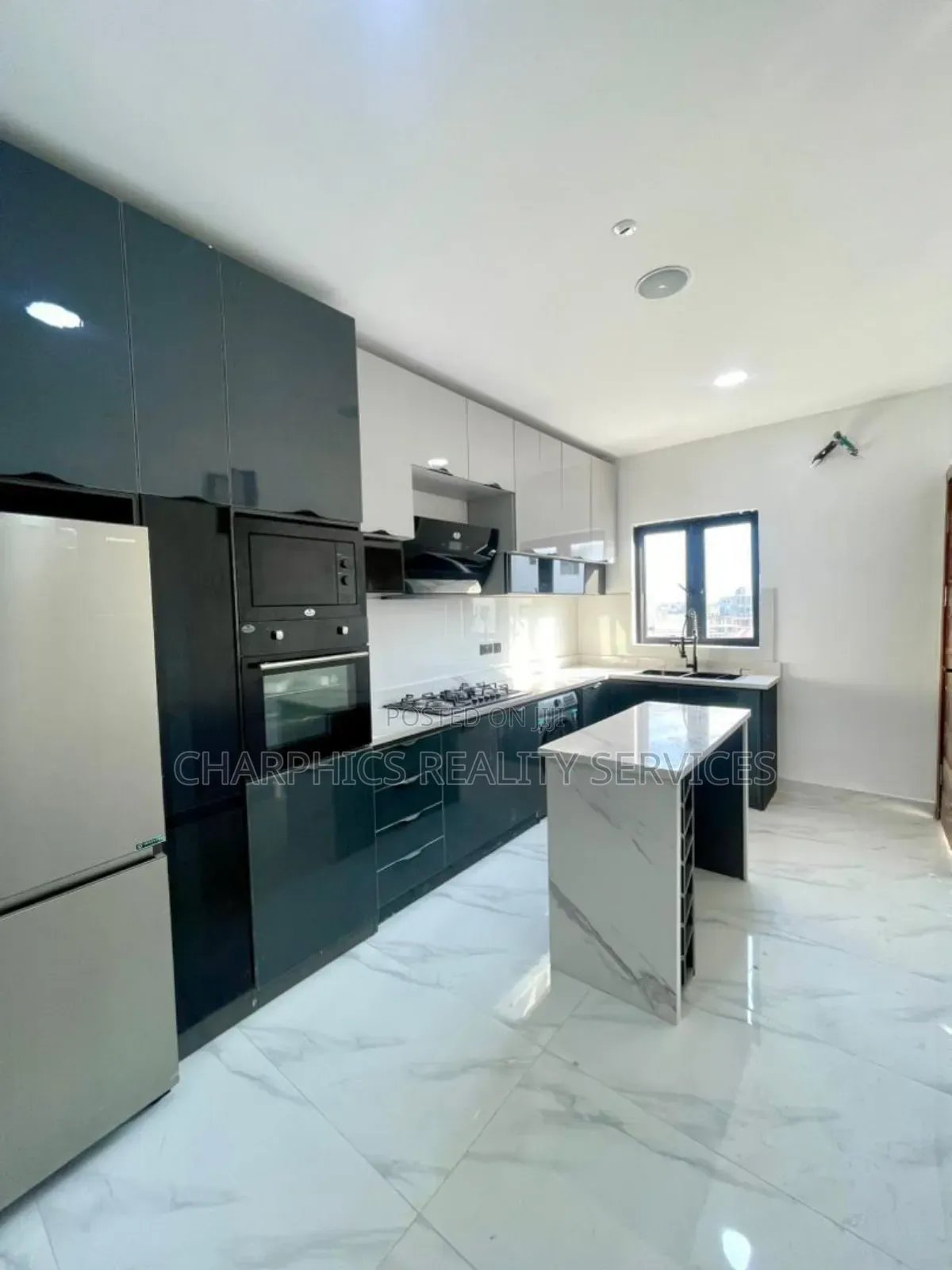 2bdrm Apartment in Lekki Phase 1 for sale
