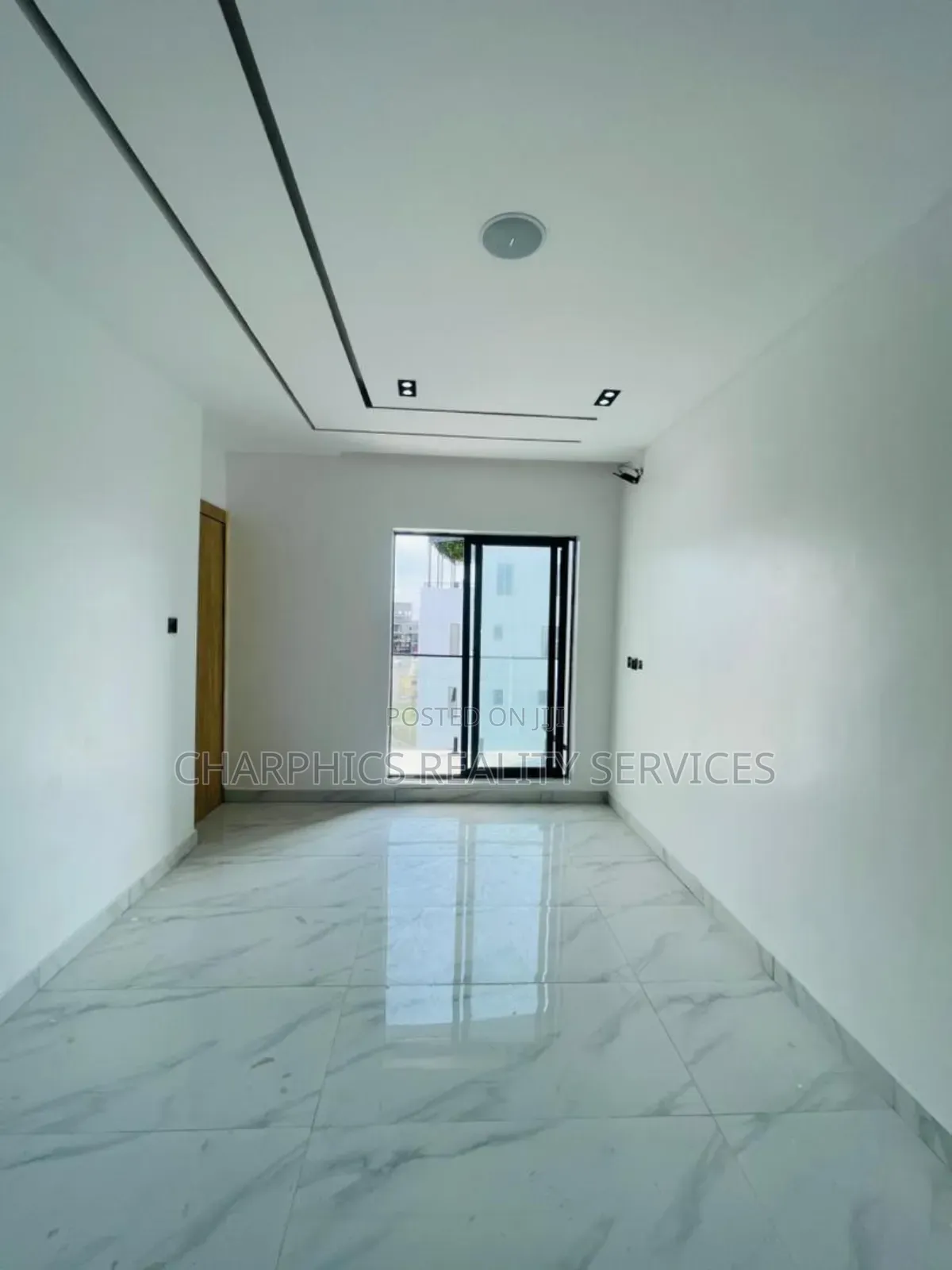 2bdrm Apartment in Lekki Phase 1 for sale