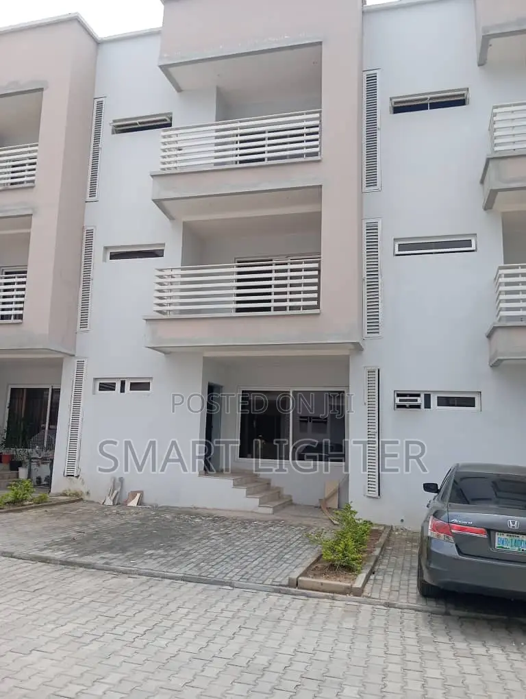 2bdrm Block of Flats in Apo Resettlement for sale