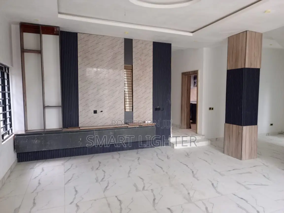 2bdrm Block of Flats in Apo Resettlement for sale