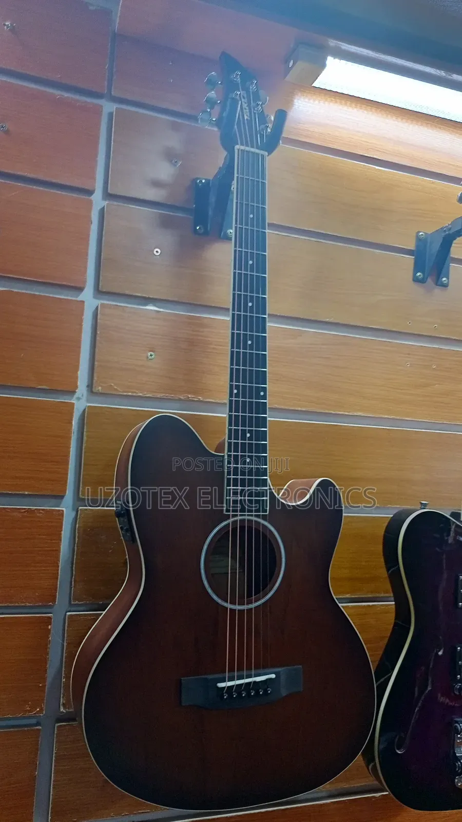 Takla Semi Accoutic Box Guitar