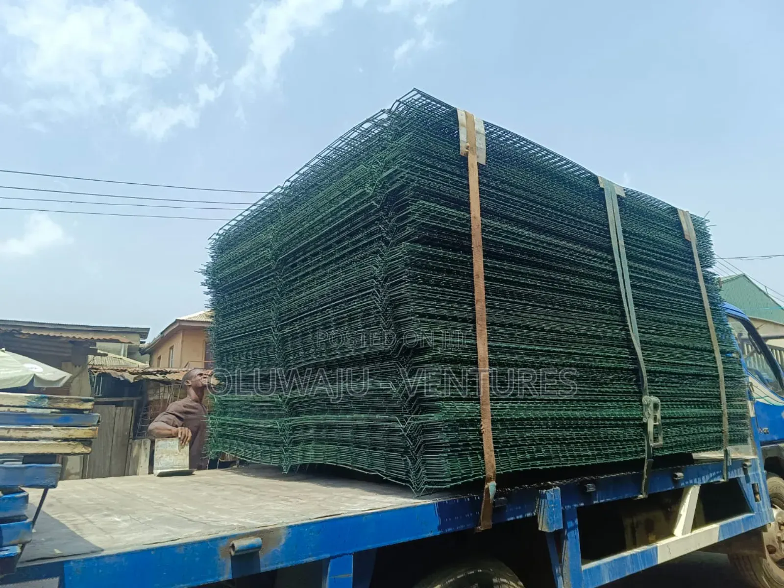 Panel Mesh 2”X4”
Length: 2.4m X 2.7m
(Green and Black 1 Pole / 1 Mesh