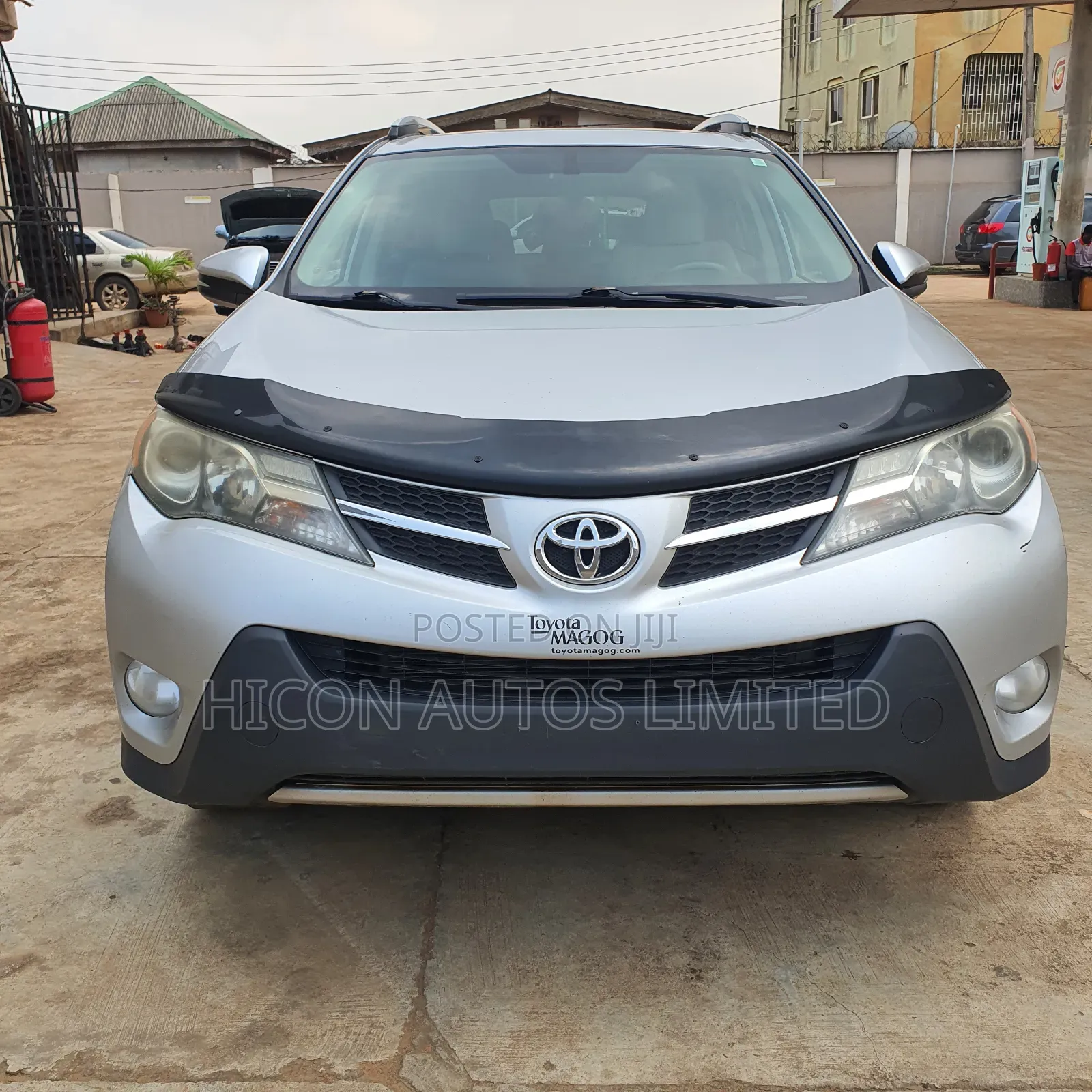 Toyota RAV4 XLE AWD (2.5L 4cyl 6A) 2013 Silver