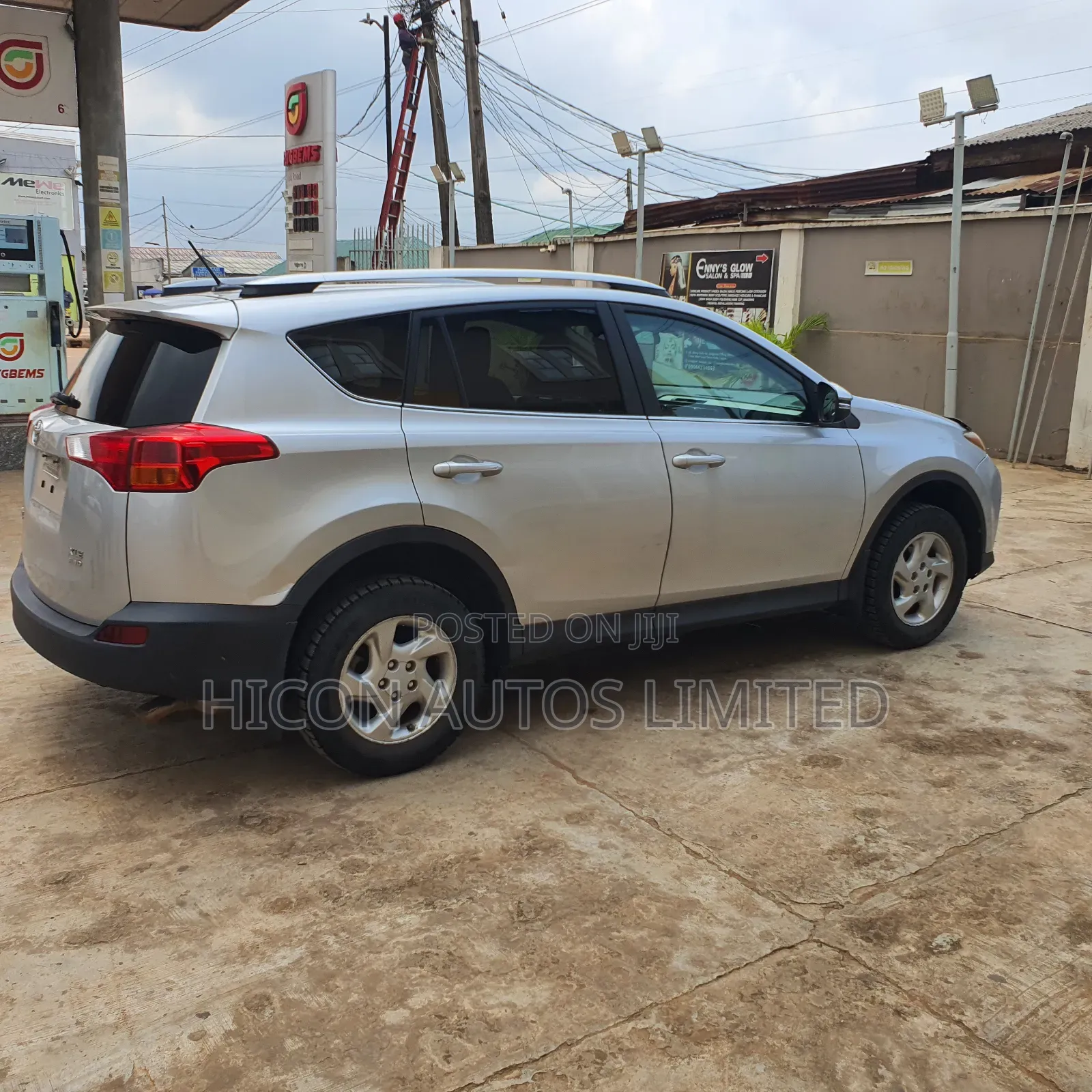 Toyota RAV4 XLE AWD (2.5L 4cyl 6A) 2013 Silver