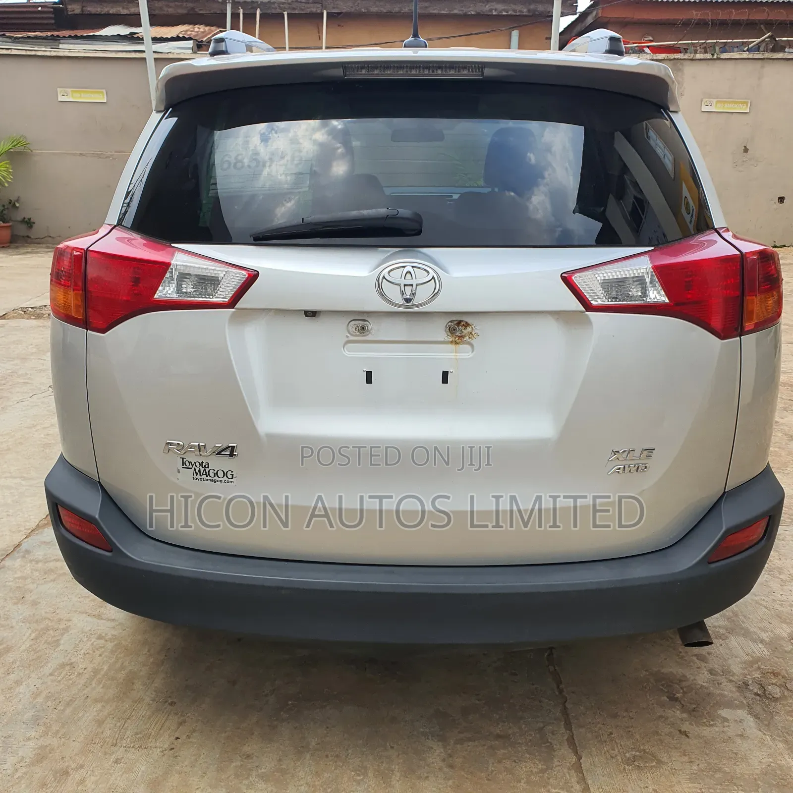 Toyota RAV4 XLE AWD (2.5L 4cyl 6A) 2013 Silver