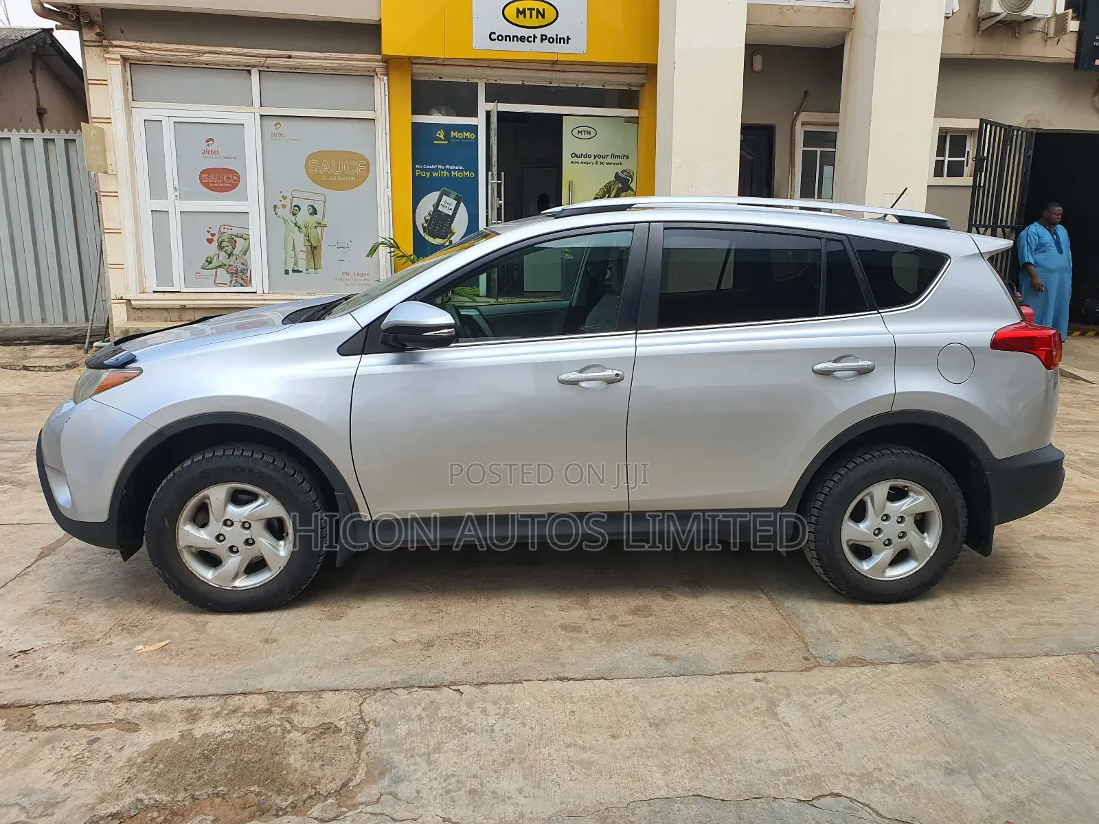 Toyota RAV4 XLE AWD (2.5L 4cyl 6A) 2013 Silver