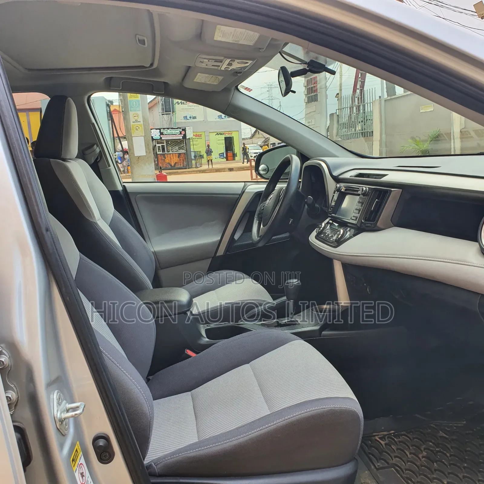 Toyota RAV4 XLE AWD (2.5L 4cyl 6A) 2013 Silver