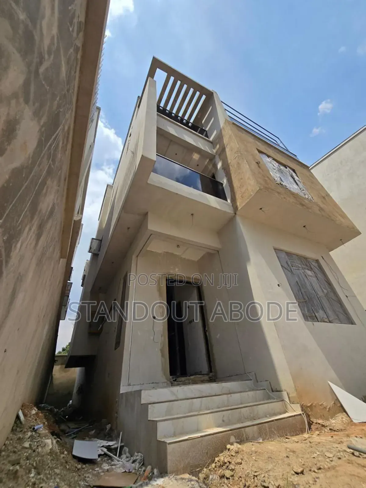 5bdrm Duplex in Inside An Estate, Ikeja for sale