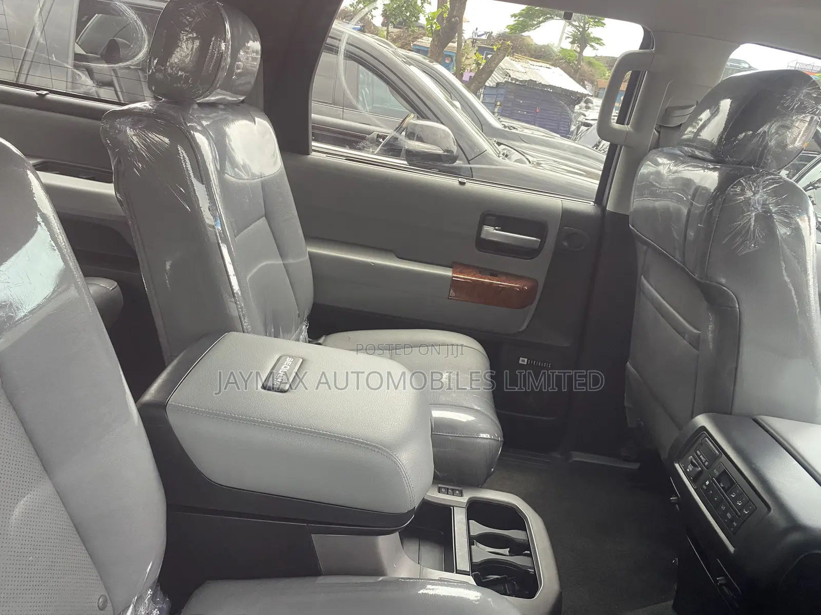 Toyota Sequoia Platinum 4x4 2018 Silver