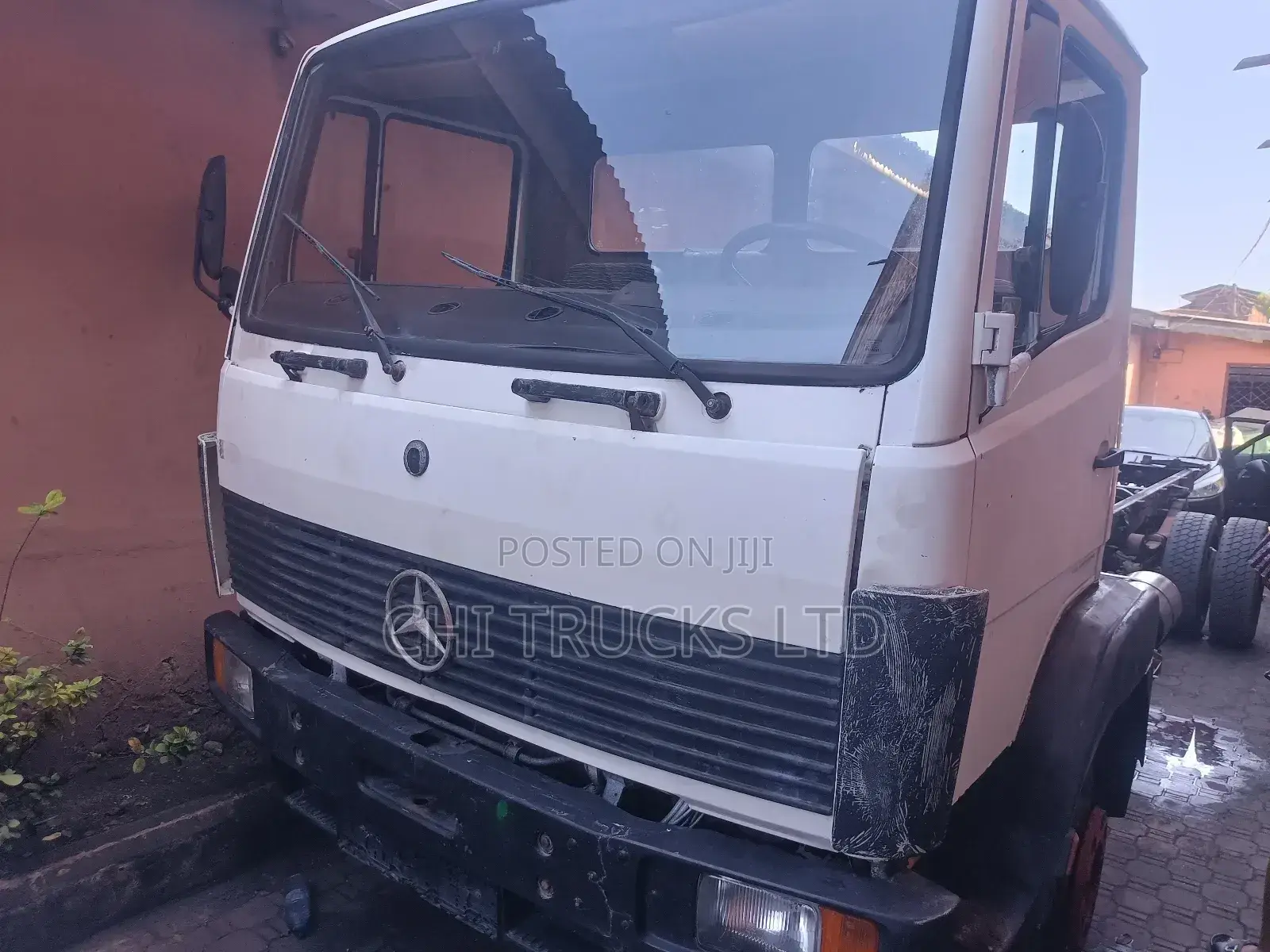 Mercedes Benz 8bolt Cap and Chassis Truck
