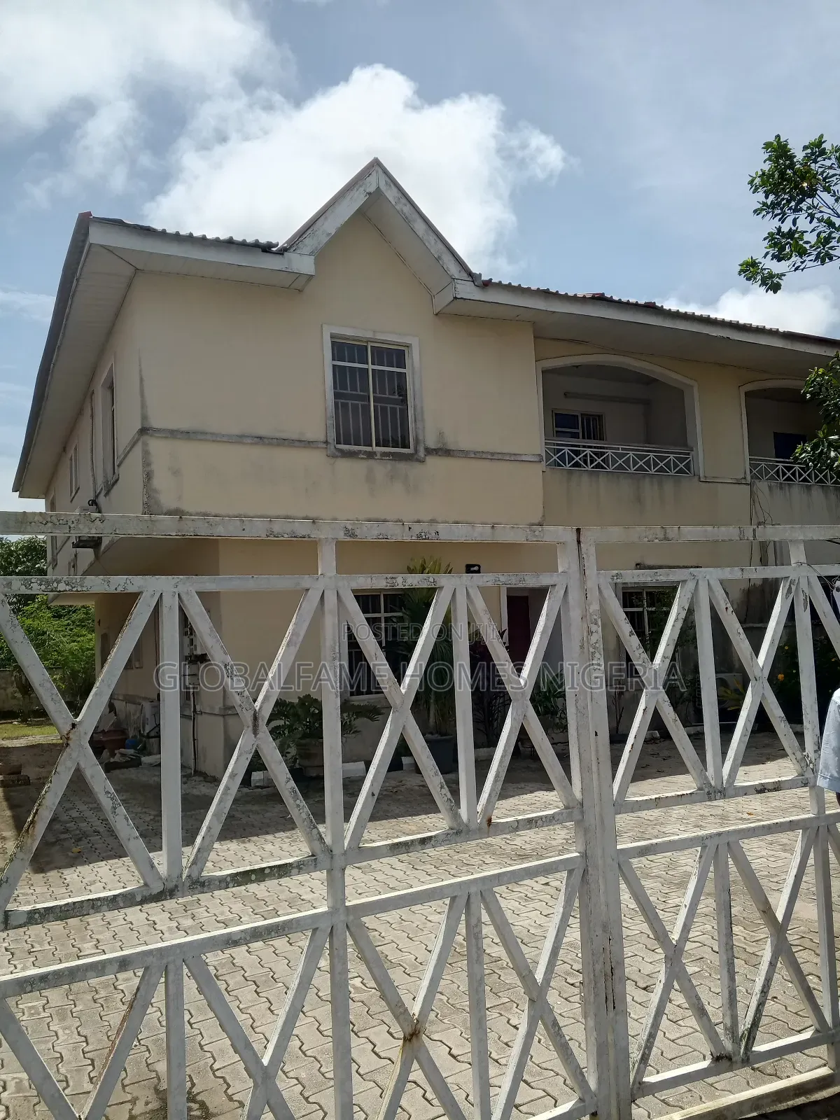4bdrm Duplex in Crown Estate for sale