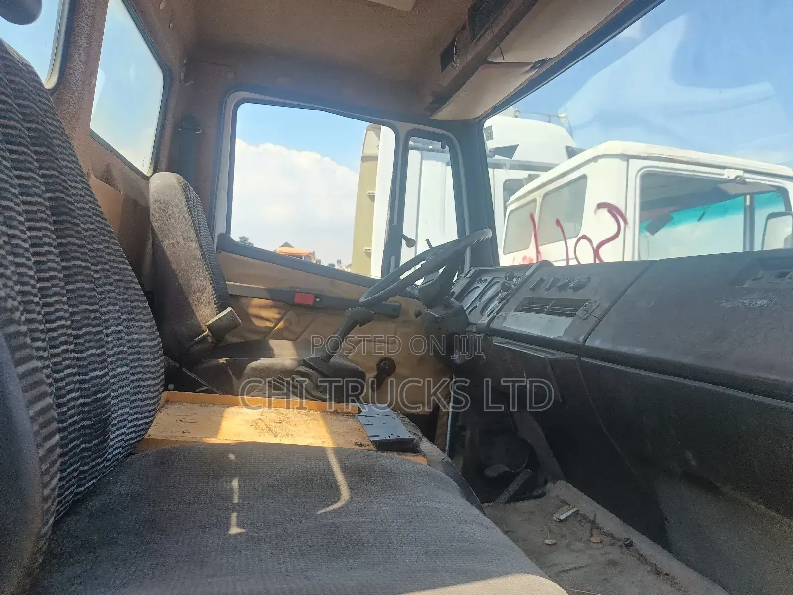 Mercedes Benz 814 Cap and Chassis Truck 7tons