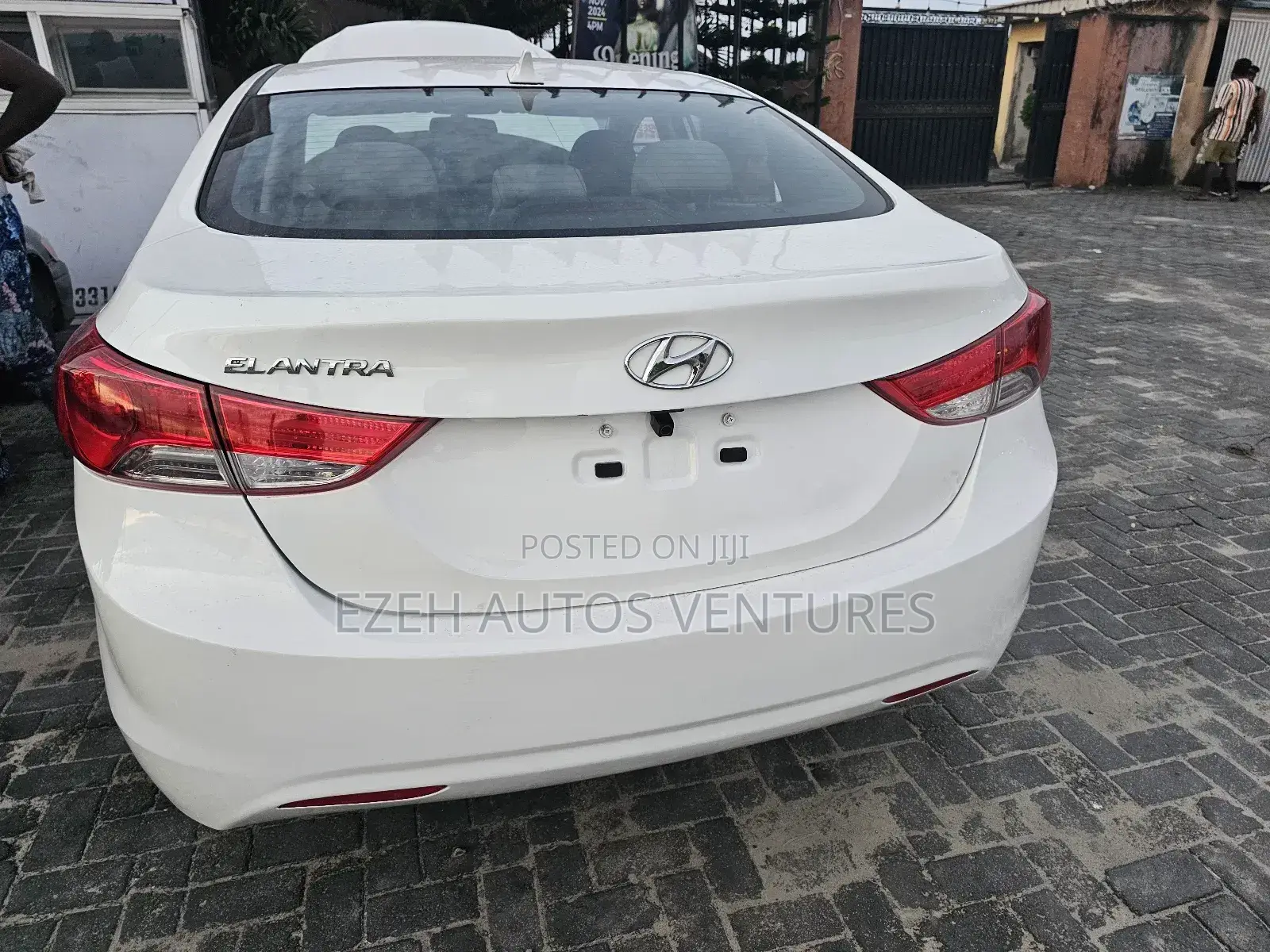 Hyundai Elantra SE Coupe FWD (1.8L 4cyl 6A) 2013 White
