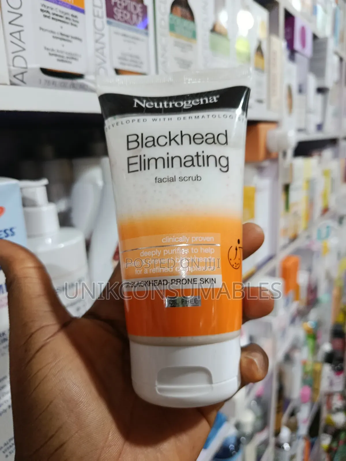 Neutrogena Blackhead Eliminating Facial Scrub