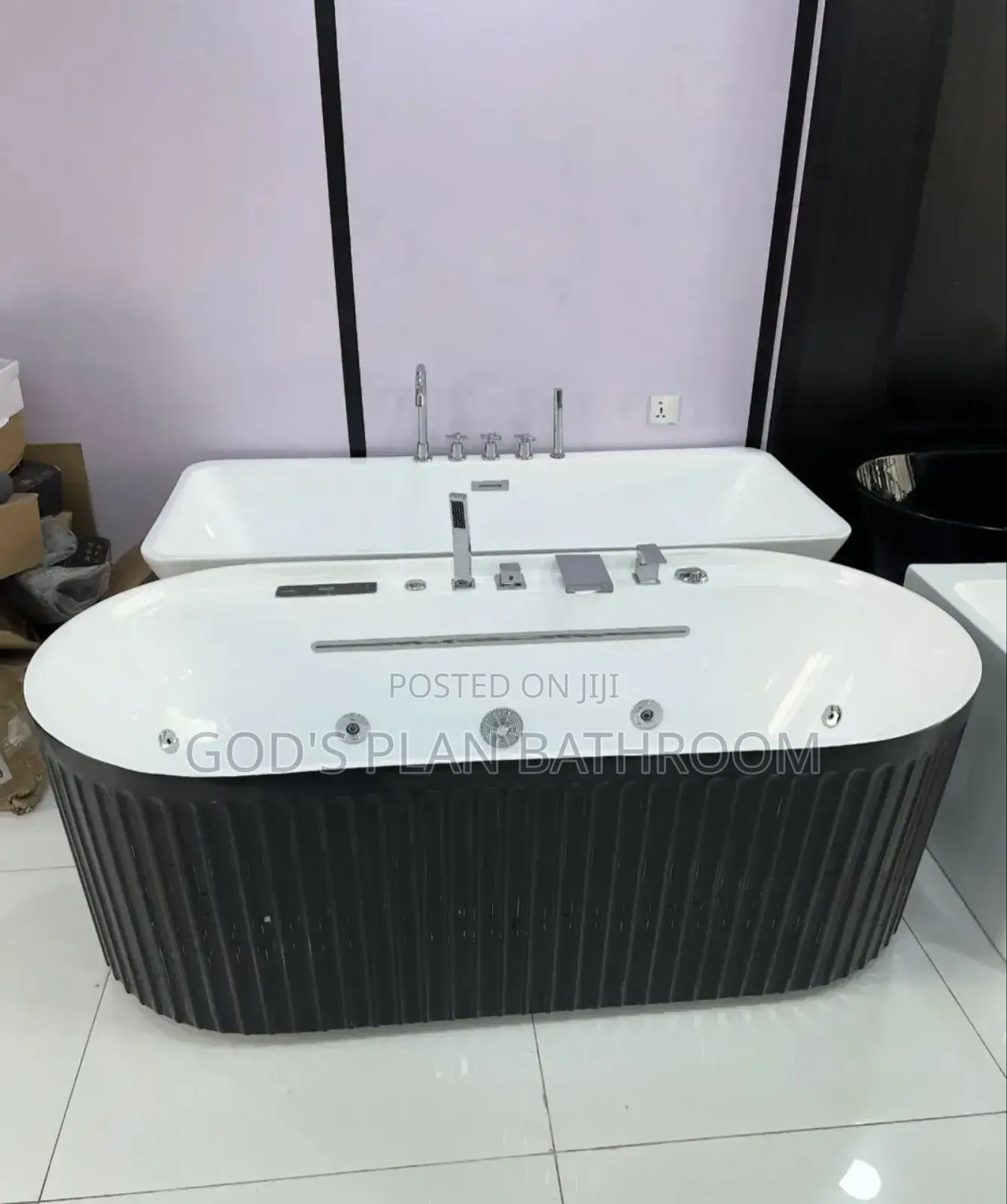 Executive Black/White Bathtub With Tap and Waterfall
