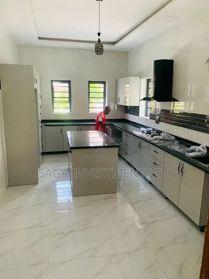 5bdrm Mansion in Victory Park Estate, Osapa london for sale
