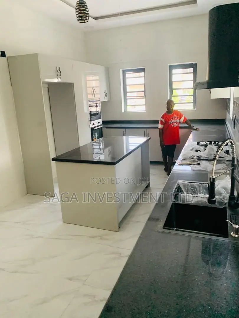 5bdrm Mansion in Victory Park Estate, Osapa london for sale
