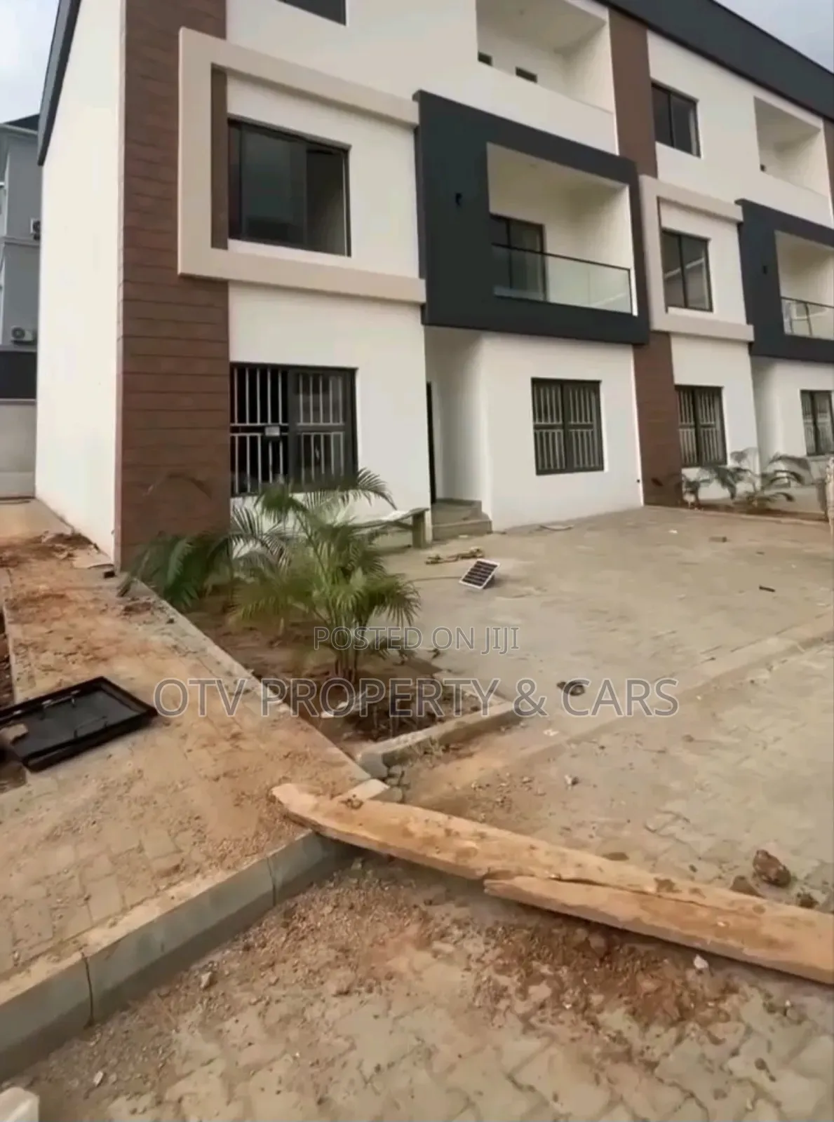 Furnished 5bdrm Townhouse/Terrace in Jahi for sale