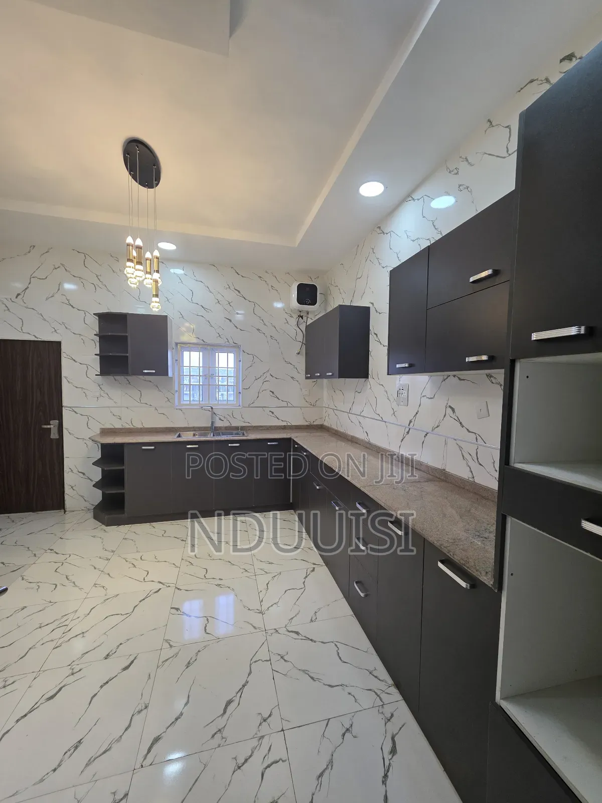 5bdrm Duplex in Guzape District for sale